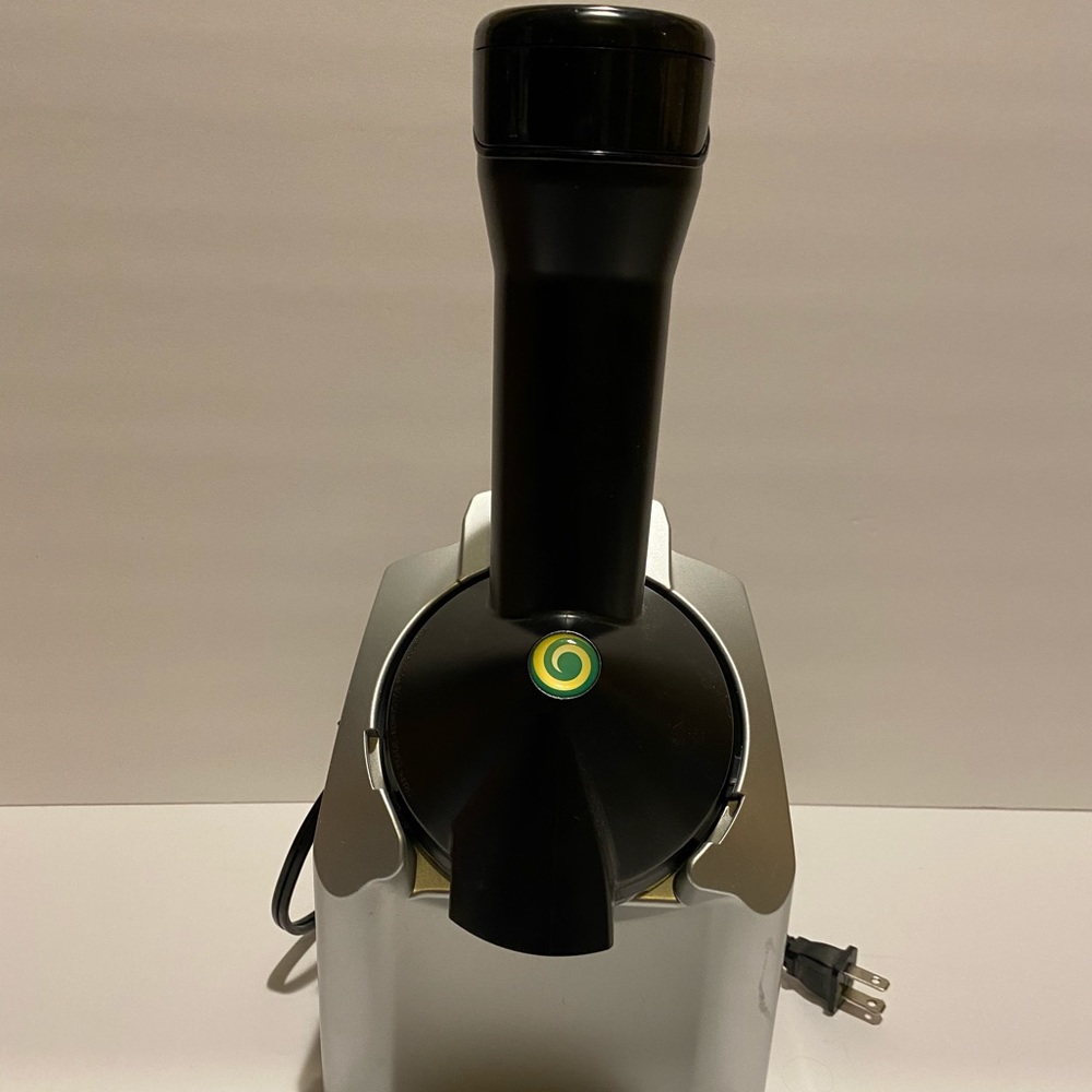 Yonanas 901 Electric Healthy Frozen Fruit Dessert
